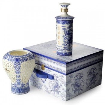 五粮液青花瓷编号收藏级酒品白蓝色