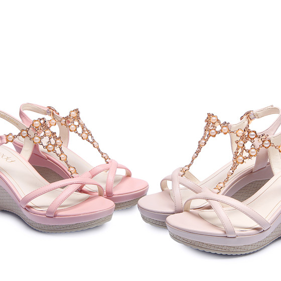 名典拼色坡跟珍珠装饰凉鞋 粉色