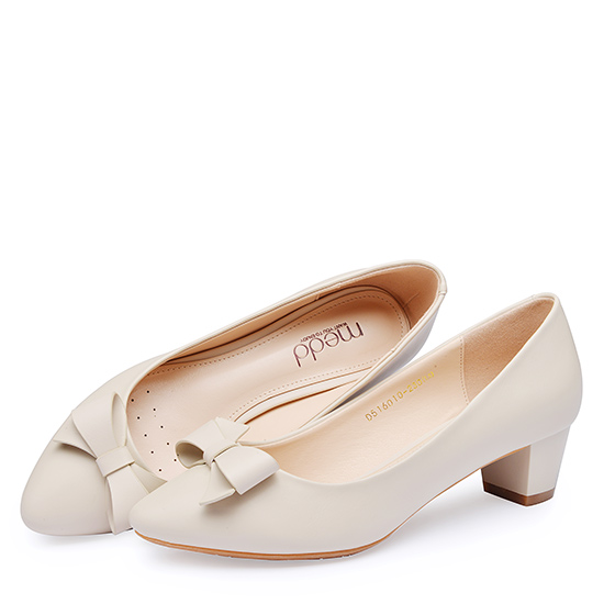 名典蝴蝶结米色亚光浅口粗矮跟单鞋d516010