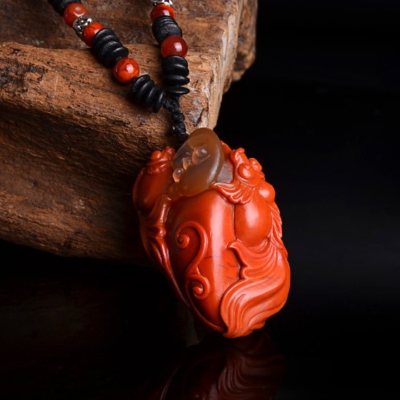 宝腾钰坊收藏级南红玛瑙俏色年年有余雕刻件