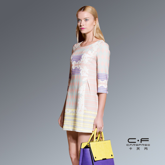 首页 服饰 女装 裙子 卡芙芮几何印花条纹时尚修身中袖连衣裙  商品