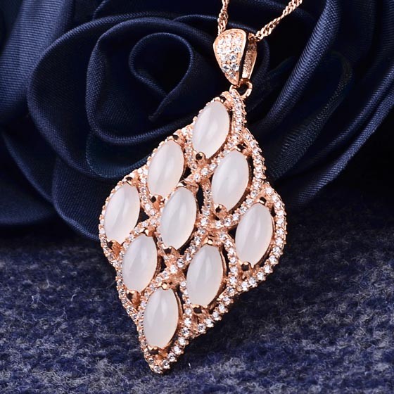 兰翠珠宝和田玉玫金美丽人生菱形吊坠