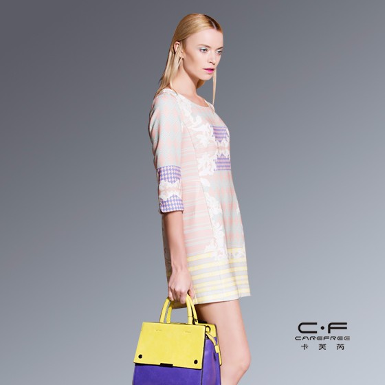 首页 服饰 女装 裙子 卡芙芮几何印花条纹时尚修身中袖连衣裙  商品