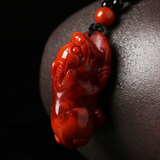 曼丽翠南红玛瑙貔貅抱钱项链/毛衣链