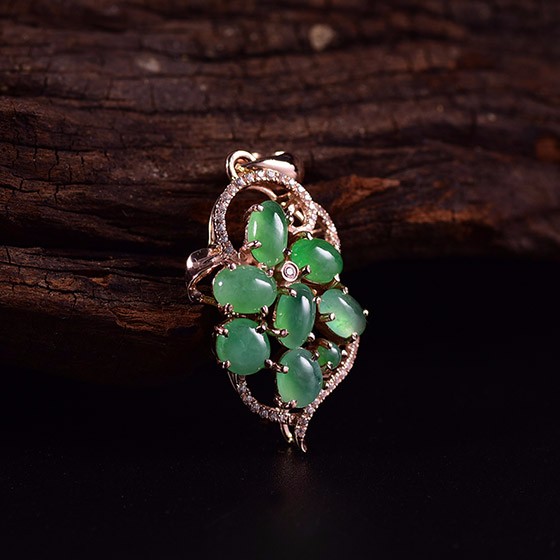 贝蒂尼14k金群镶翡翠吊坠