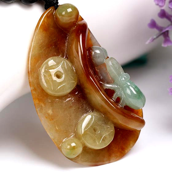 君玉楼巧雕甲虫翡翠a货吊坠