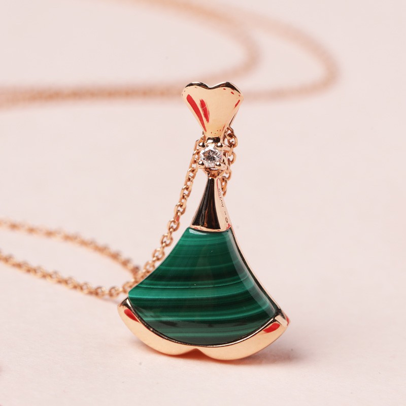 工美珠宝18k金镶孔雀石小裙子项链锁骨链